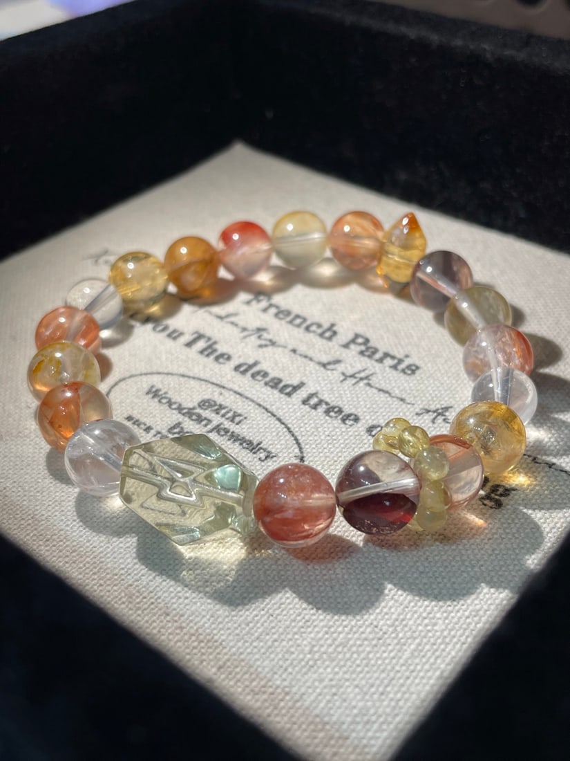 An Exquisite Crystal Bracelet - 2