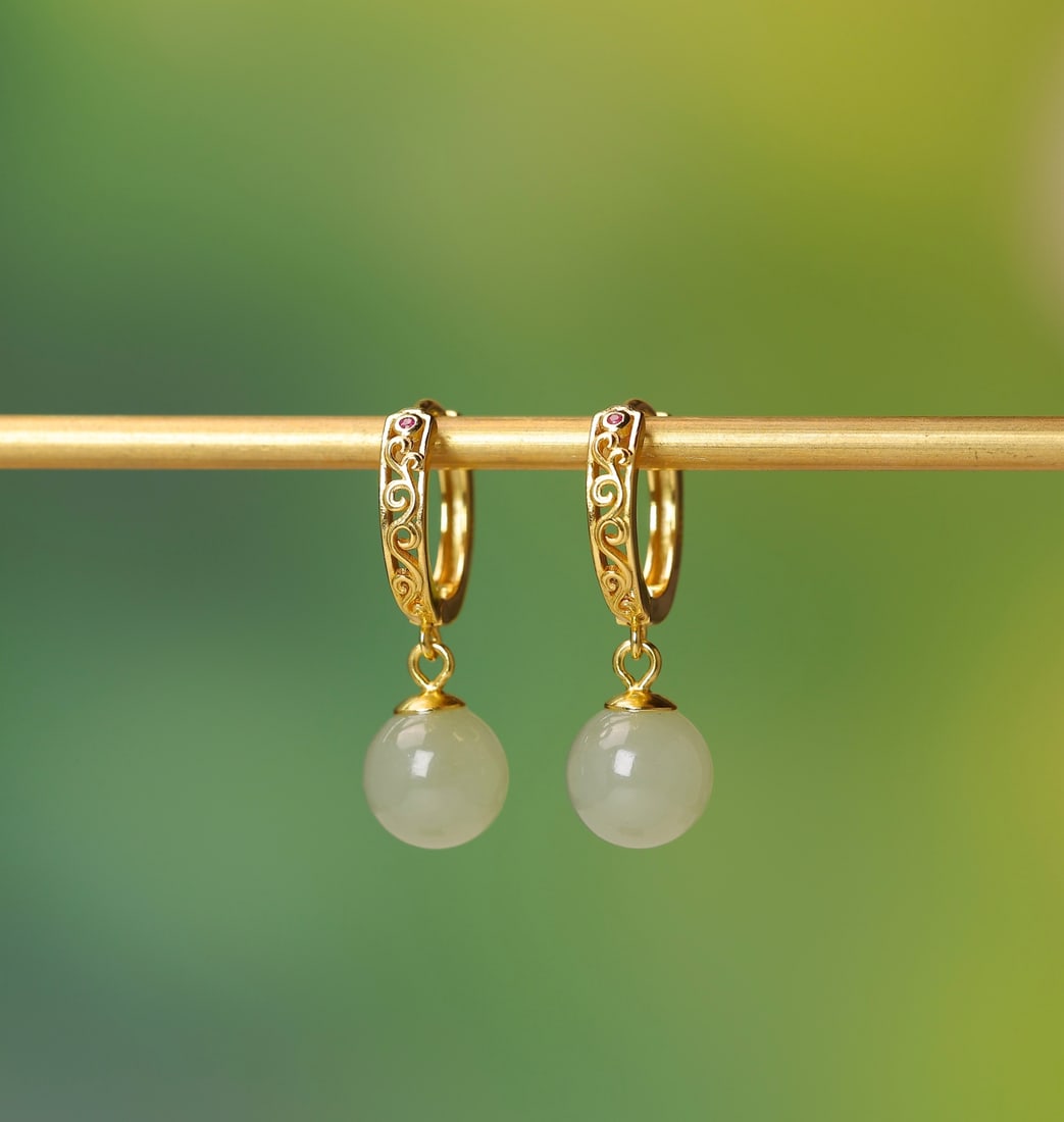 A Pair of Exquisite Sterling Silver-Gold Plated Inlaid White Jade Earrings: A Pair of Exquisite Sterling Silver-Gold Plated Inlaid White Jade Earrings,Size:0.3inx0.3in 一对纯银镀金镶白玉耳环