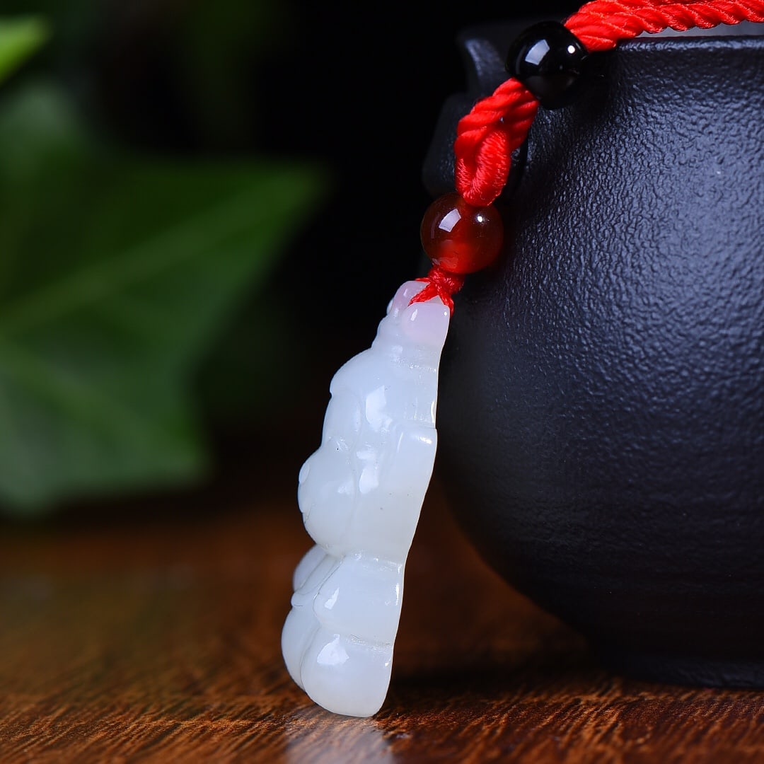 An Exquisite White Jade Monkey Pendant - 3