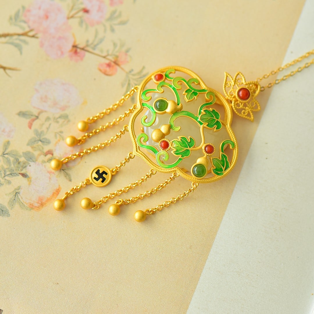 An Exquisite Sterling Silver-Gold Plated Inlaid White Jade Enamel Pendant: An Exquisite Sterling Silver-Gold Plated Inlaid White Jade Enamel Pendant 纯银镀金镶白玉珐琅吊坠