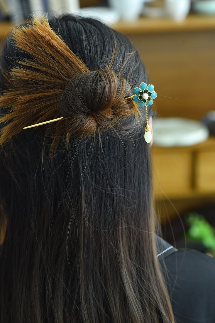 An Exquisite Sterling Silver-Gold Plated Inlaid White Jade Hairpin: An Exquisite Sterling Silver-Gold Plated Inlaid White Jade Hairpin,Size:0.9inx0.4in 纯银镀金镶白玉发簪
