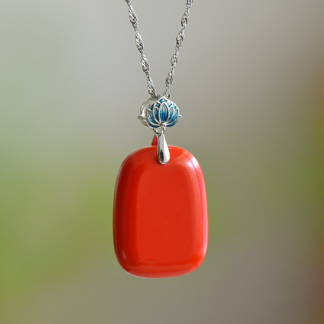 An Exquisite Sterling Silver Inlaid Cinnabar Pendant: An Exquisite Sterling Silver Inlaid Cinnabar Pendant,Size:0.7inx1in 寓意:无事烦忧,平安无事 