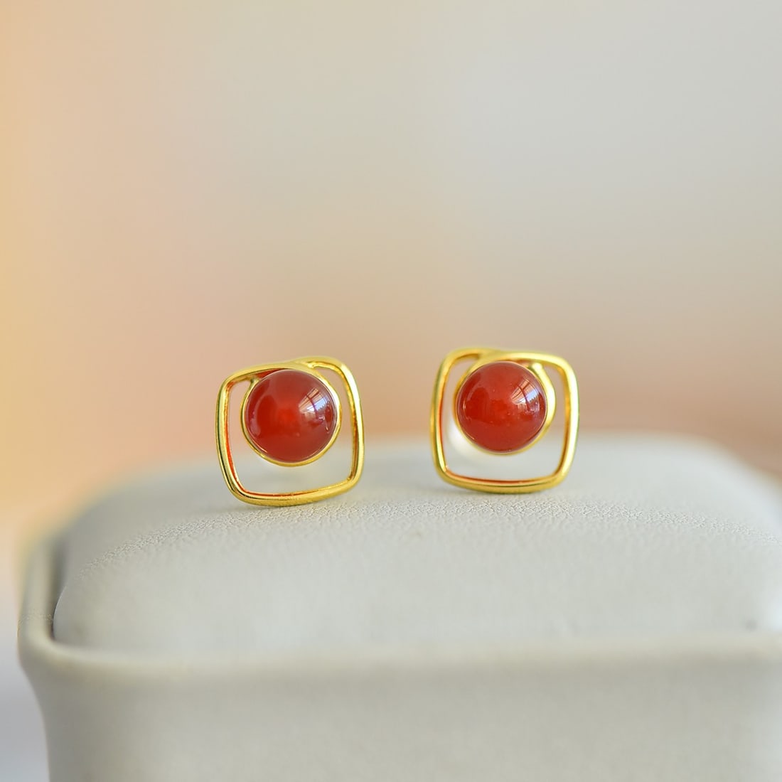 A Pair of Exquisite Sterling Silver-Gold Plated Inlaid Agate Earrings (1 of 6)