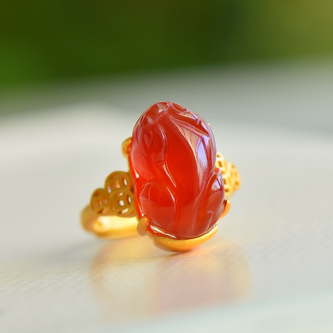 An Exquisite Sterling Silver-Gold Plated Inlaid Agate Ring: An Exquisite Sterling Silver-Gold Plated Inlaid Agate Ring, 纯银镀金镶玛瑙戒指