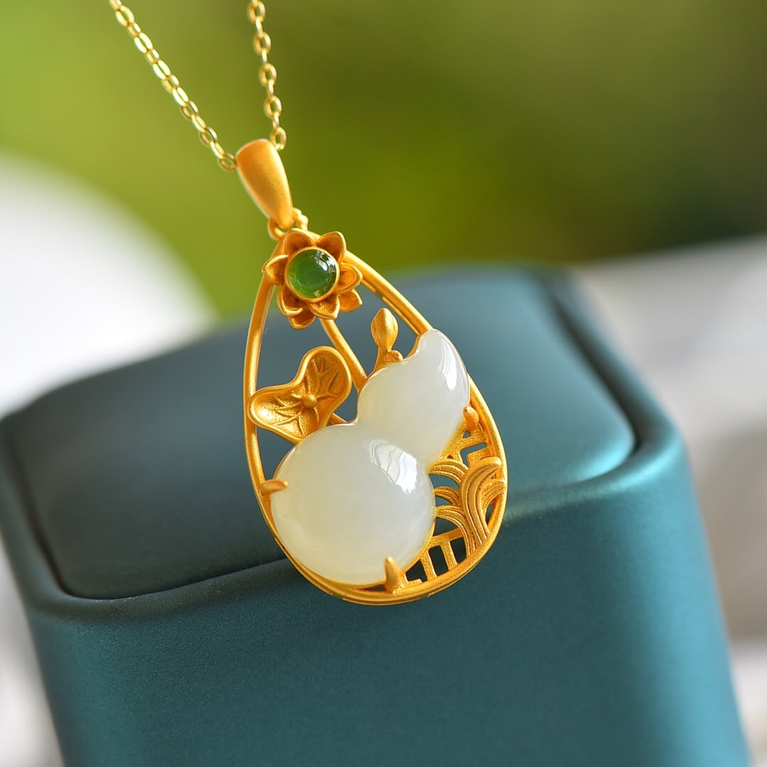 A Pair of Exquisite Sterling Silver-Gold Plated Inlaid White Jade Necklace,Inlaid Jasper: A Pair of Exquisite Sterling Silver-Gold Plated Inlaid White Jade Necklace,Inlaid Jasper,Size:0.7inx1.4in 纯银镀金镶白玉项链,嵌碧ħ