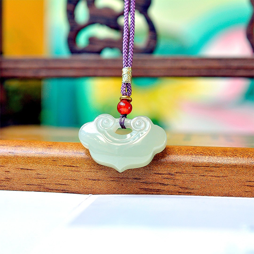 An Exquisite Greenish Jade Pendant: An Exquisite Greenish Jade Pendant,Size:0.9inx1.3in 青玉挂件