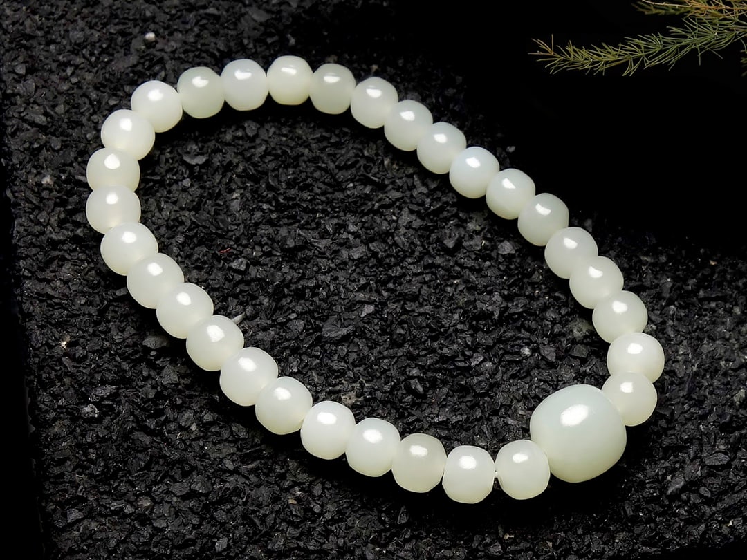 An Exquisite White Jade Bracelets - 2