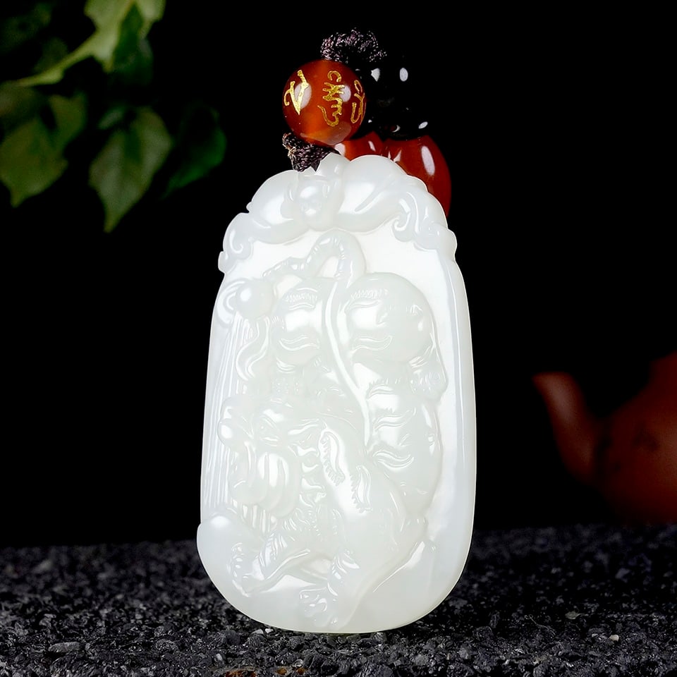 An Exquisite White Jade Tiger Pattern Pendant - 2