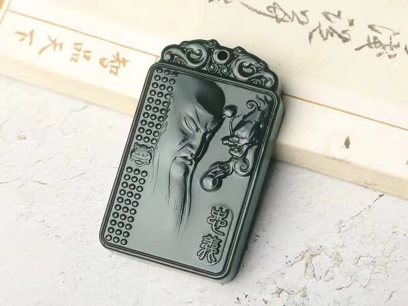 An Exquisite Cyan jade Statue of Guangong Pendant: An Exquisite Cyan jade Statue of Guangong Pendant 青玉关公像挂件