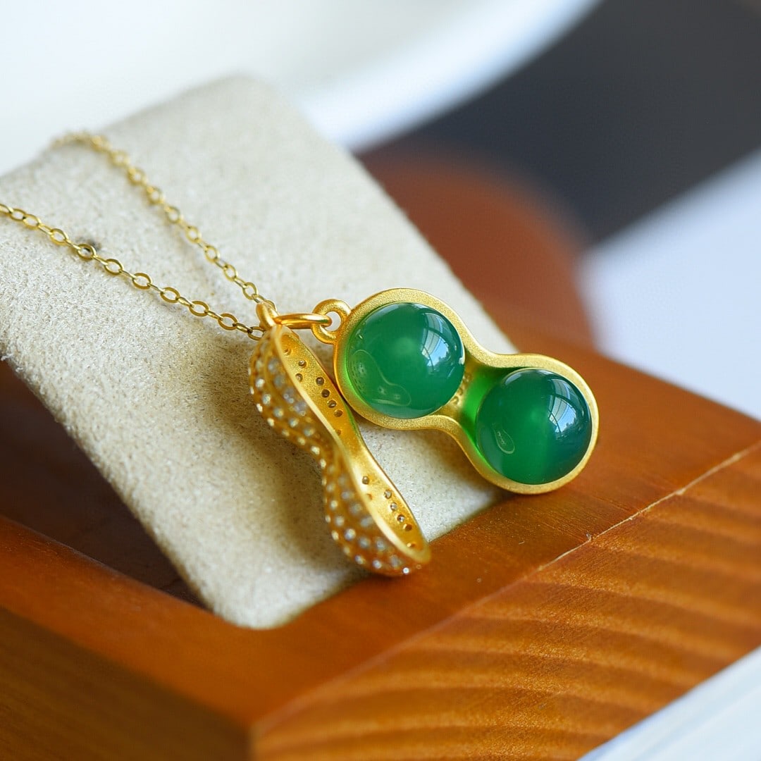 An Exquisite Sterling Silver-Gold Plated Inlaid Agate Pendant,Inlaid Diamond: An Exquisite Sterling Silver-Gold Plated Inlaid Agate Pendant,Inlaid Diamond,Size:0.3inx0.3in 纯银镀金镶玛瑙吊坠,嵌钻石