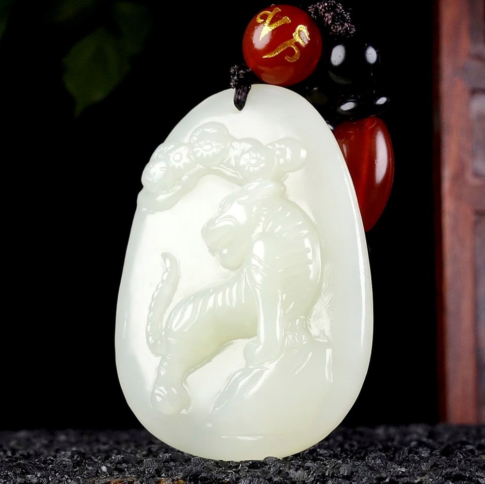 An Exquisite White Jade Tiger Pattern Pendant - 2