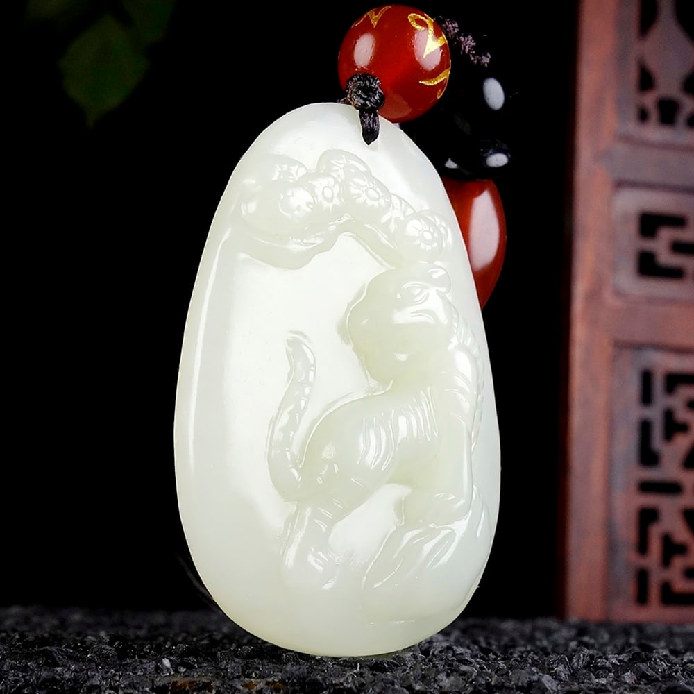An Exquisite White Jade Tiger Pattern Pendant - 3