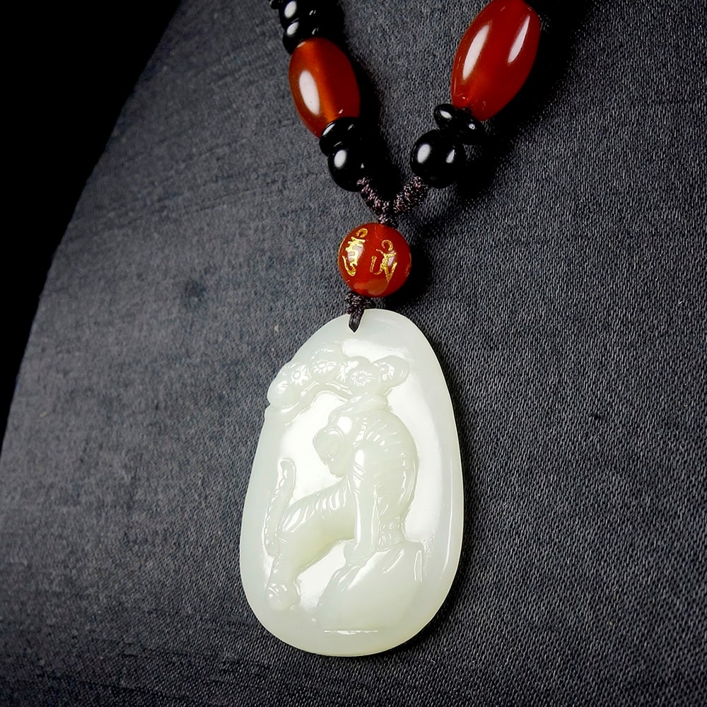 An Exquisite White Jade Tiger Pattern Pendant - 5