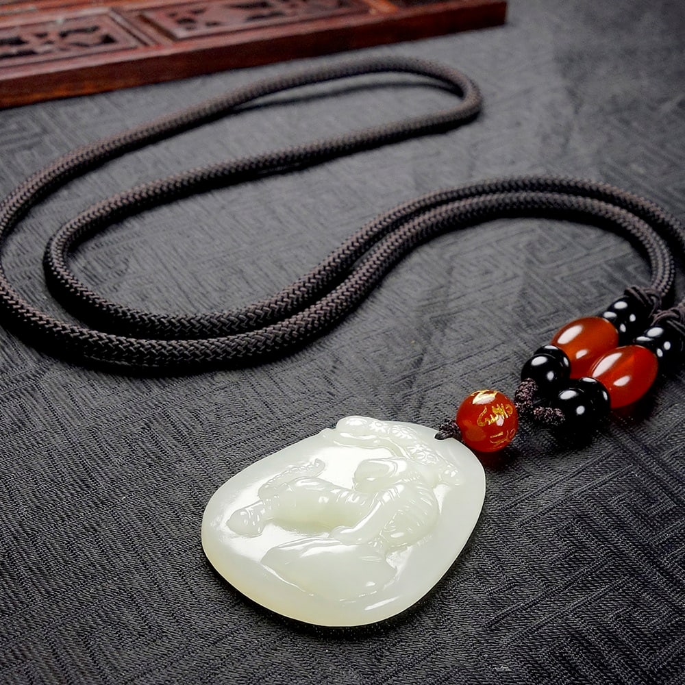 An Exquisite White Jade Tiger Pattern Pendant - 6