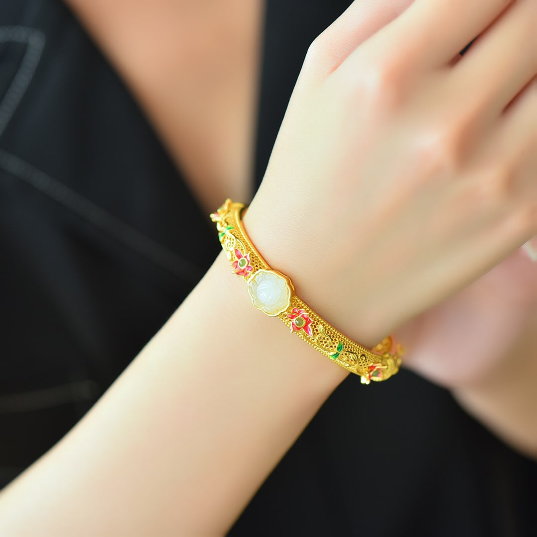 An Exquisite Sterling Silver-Gold Plated Inlaid White Jade Bracelet: An Exquisite Sterling Silver-Gold Plated Inlaid White Jade Bracelet 纯银镀金镶白玉手镯