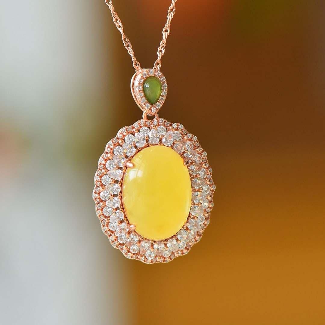 An Exquisite Sterling Silver-Gold Plated Inlaid Amber Pendant,Inlaid Diamond With Jasper: An Exquisite Sterling Silver-Gold Plated Inlaid Amber Pendant,Inlaid Diamond With Jasper,Size:0.5inx0.7in 