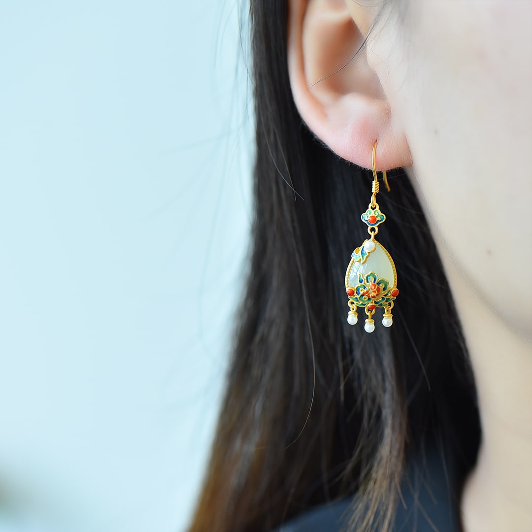 A Pair of Exquisite Sterling Silver-Gold Plated Inlaid White Jade Enamel Earrings: A Pair of Exquisite Sterling Silver-Gold Plated Inlaid White Jade Enamel Earrings,Size:0.4inx0.6in 