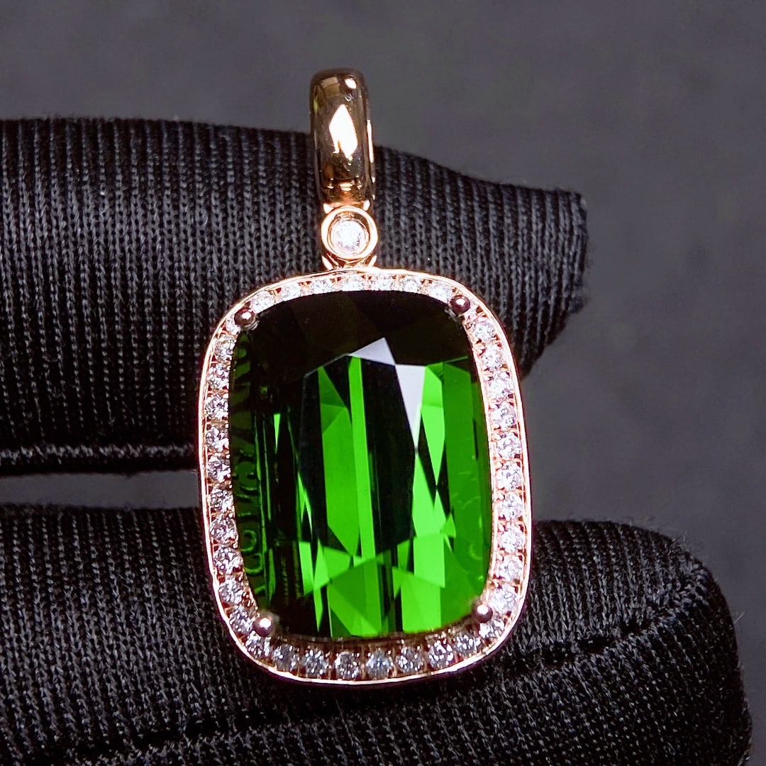 Natural Tourmaline Necklace: Natural Tourmaline Necklace 天然碧玺项链