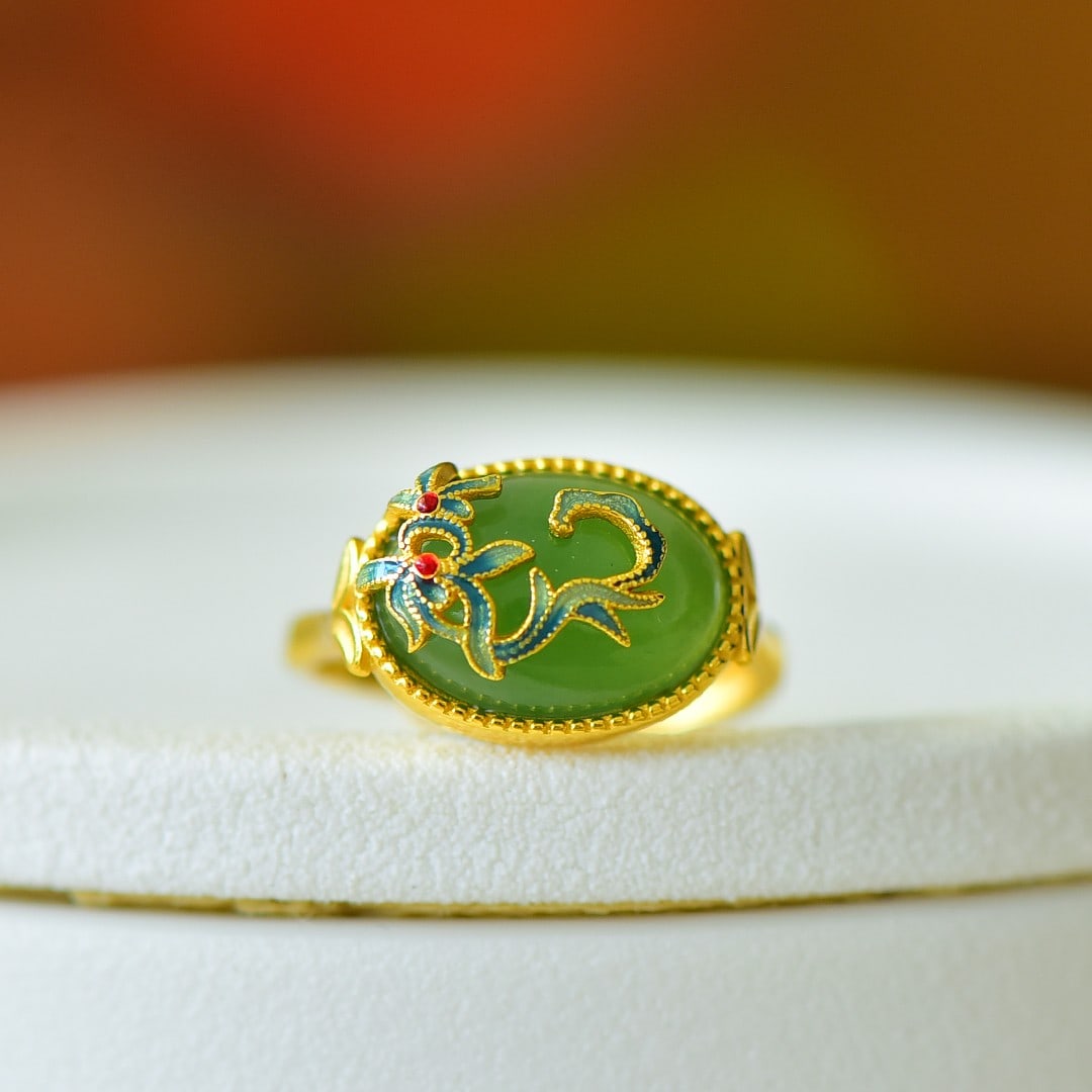 An Exquisite Sterling Silver-Gold Plated Inlaid Jasper Ring: An Exquisite Sterling Silver-Gold Plated Inlaid Jasper Ring 纯银镀金镶碧玉戒指