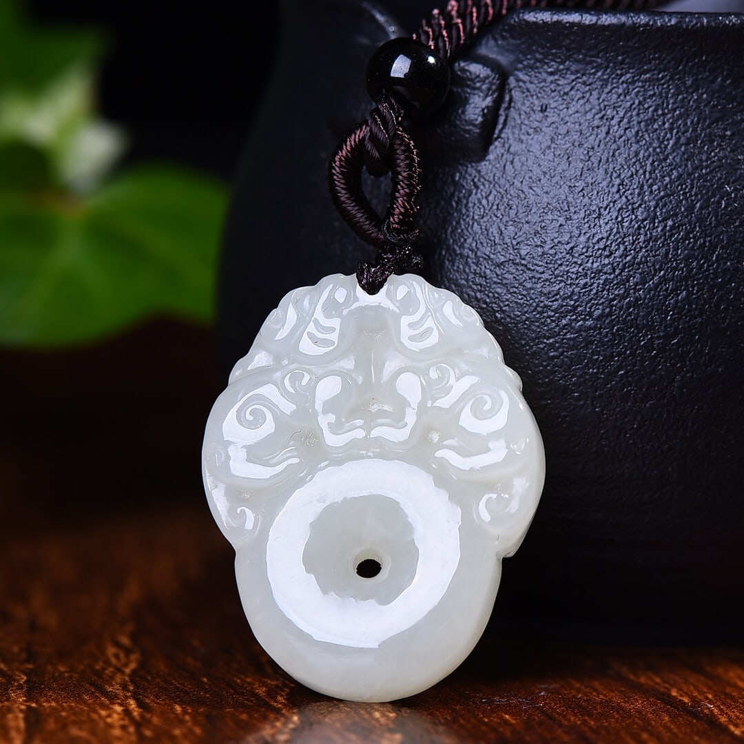 An Exquisite White Jade Auspicious Beast Pattern Pendant: An Exquisite White Jade Auspicious Beast Pattern Pendant,Size:1inx1.2in (寓意)大吉大利 