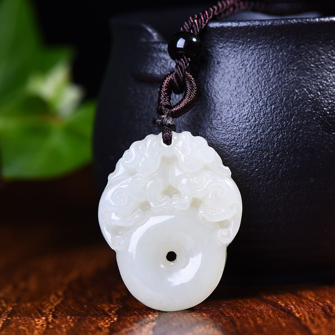 An Exquisite White Jade Auspicious Beast Pattern Pendant - 2