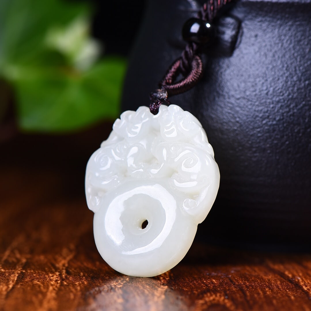 An Exquisite White Jade Auspicious Beast Pattern Pendant - 3