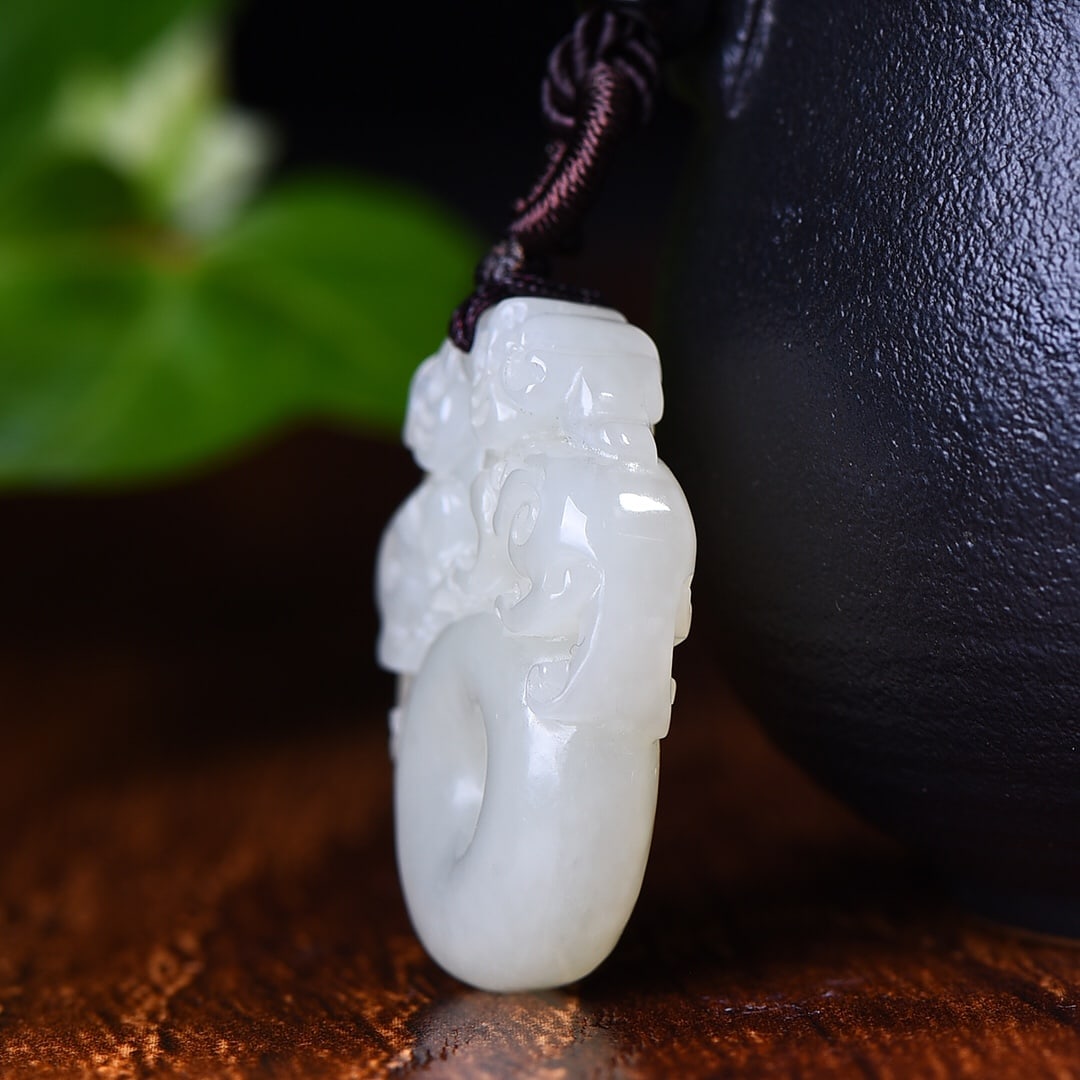 An Exquisite White Jade Auspicious Beast Pattern Pendant - 4