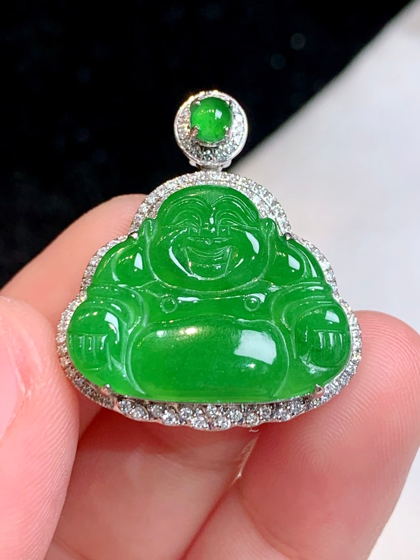 An Exquisite 18k Gold Diamond Inlaid Jadeite Pendant: An Exquisite 18k Gold Diamond Inlaid Jadeite Pendant,Size(Loose Stone):0.9inx0.7in 18k金钻镶嵌翡翠吊坠