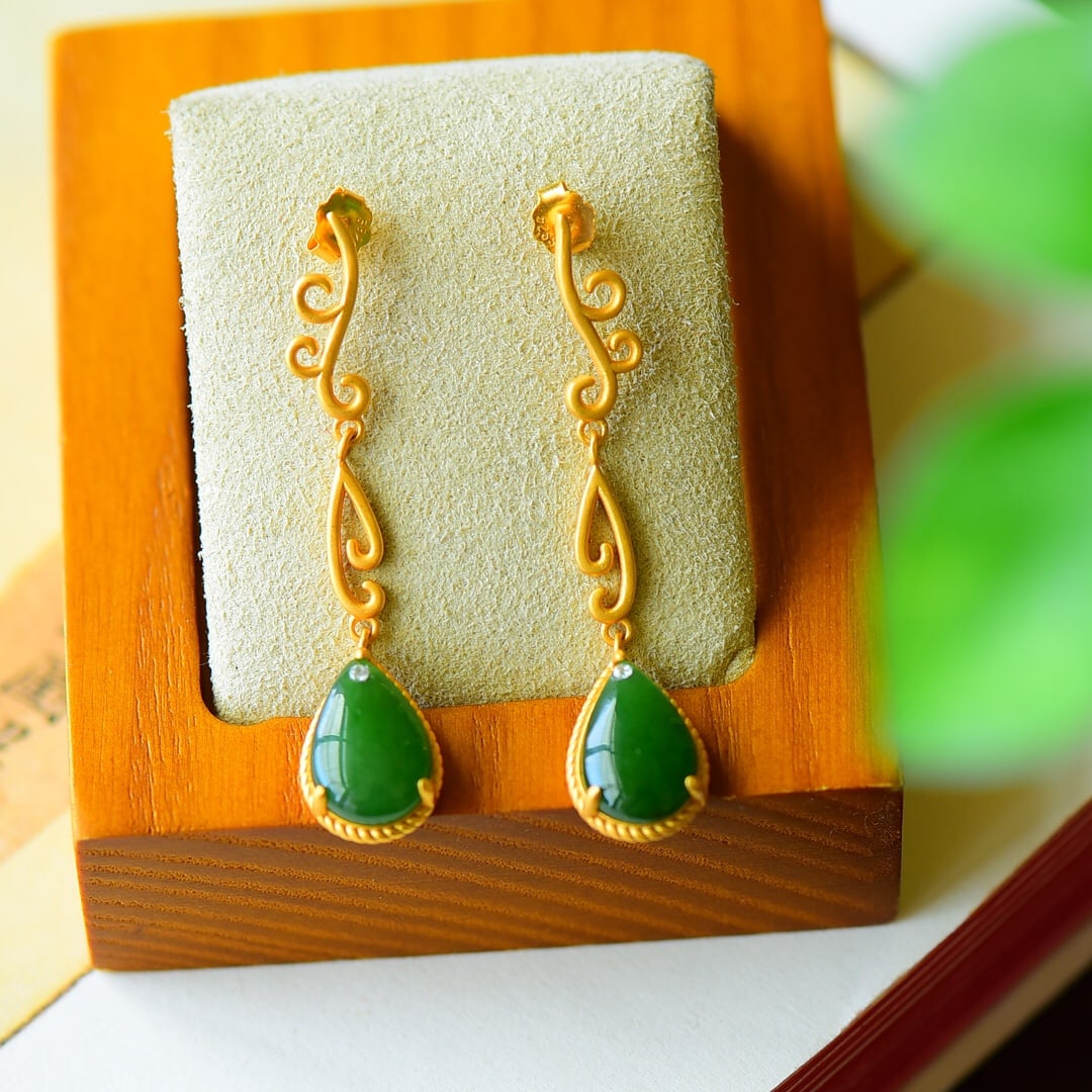 A Pair of Exquisite Sterling Silver-Gold Plated Inlaid Jasper Earrings: A Pair of Exquisite Sterling Silver-Gold Plated Inlaid Jasper Earrings,Size:0.4inx1.7in 一对纯银镀金镶碧玉耳环