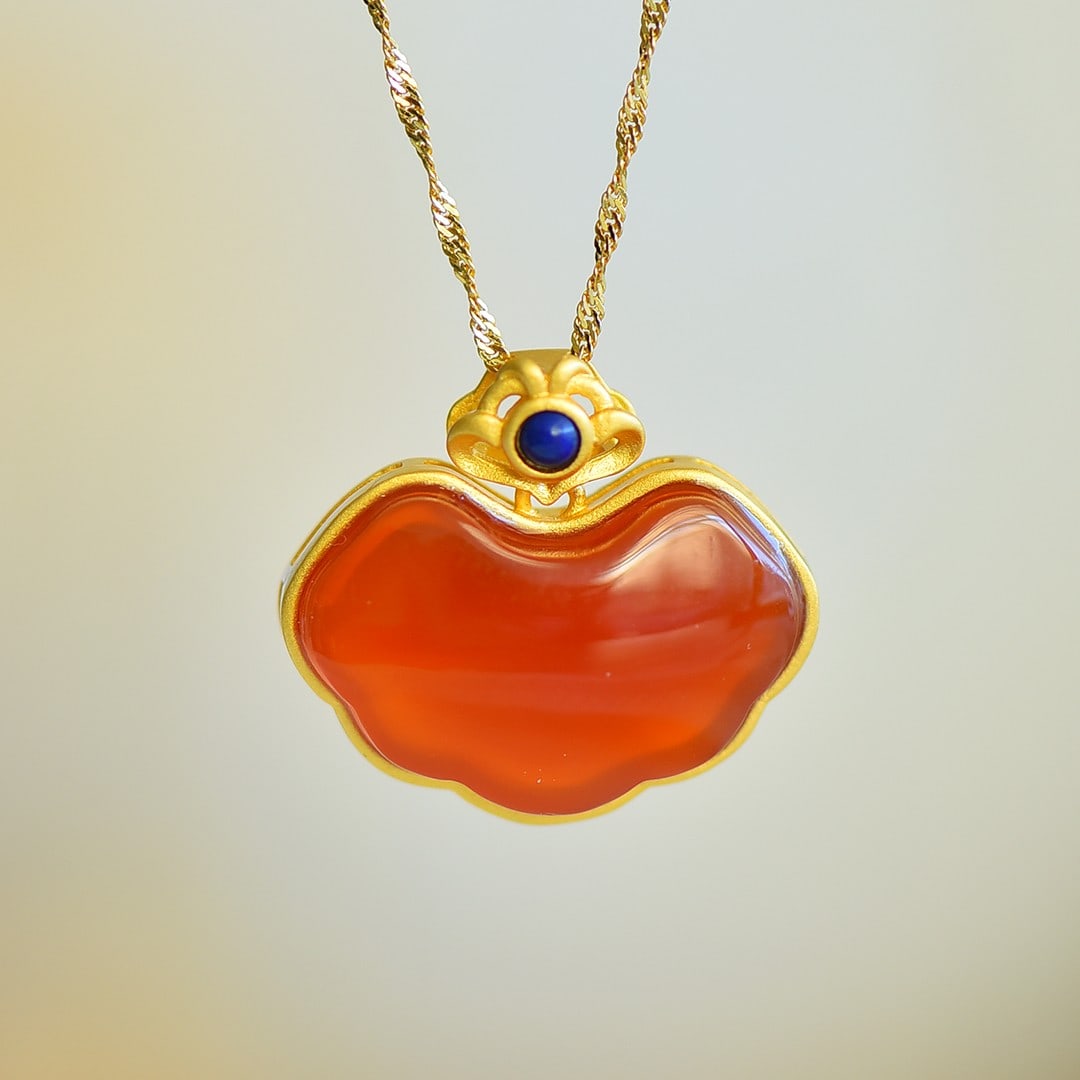 An Exquisite Sterling Silver-Gold Plated Inlaid Agate Pendant: An Exquisite Sterling Silver-Gold Plated Inlaid Agate Pendant,Size:0.6inx0.9in 纯银镀金镶玛瑙吊坠