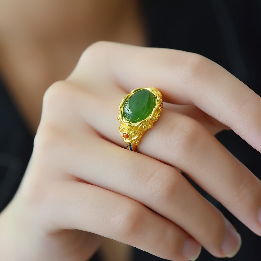 An Exquisite Sterling Silver-Gold Plated Inlaid Jasper Ring: An Exquisite Sterling Silver-Gold Plated Inlaid Jasper Ring,Size:0.4inx0.6in 纯银镀金镶碧玉戒指