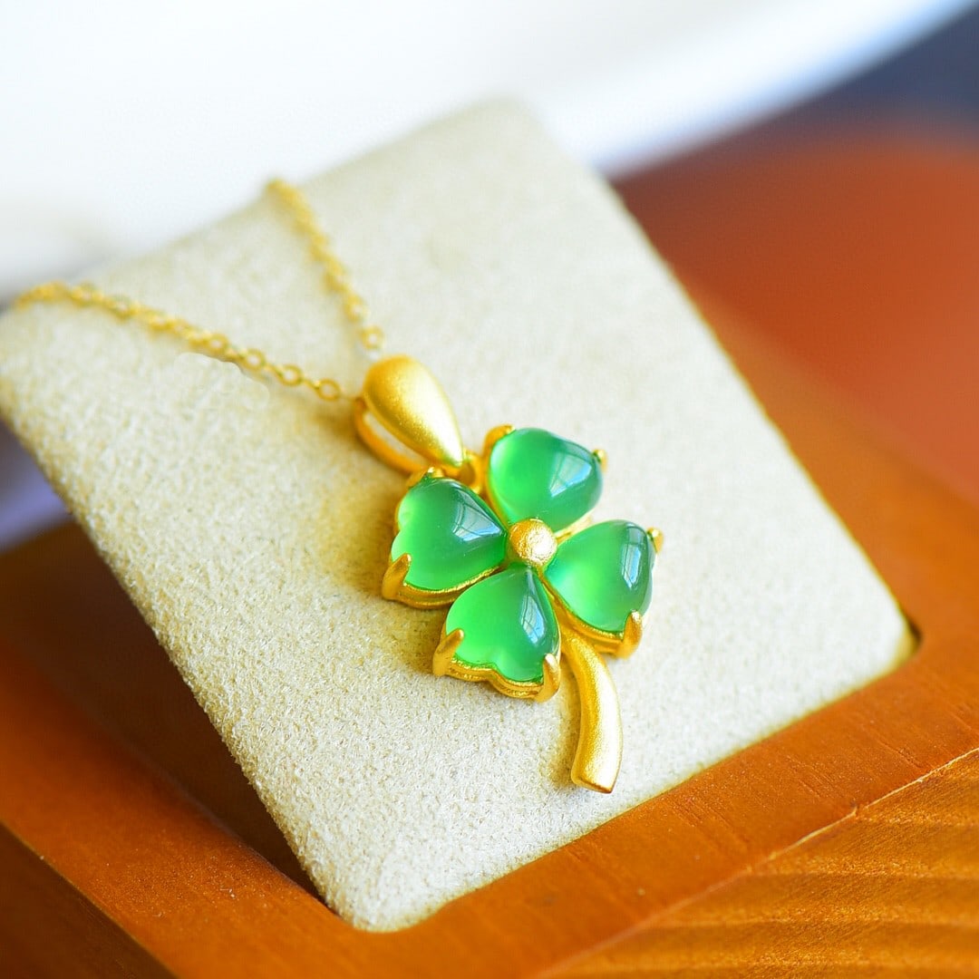 An Exquisite Sterling Silver-Gold Plated Inlaid Agate Pendant: An Exquisite Sterling Silver-Gold Plated Inlaid Agate Pendant,Size:0.2inx0.2in 纯银镀金镶玛瑙吊坠