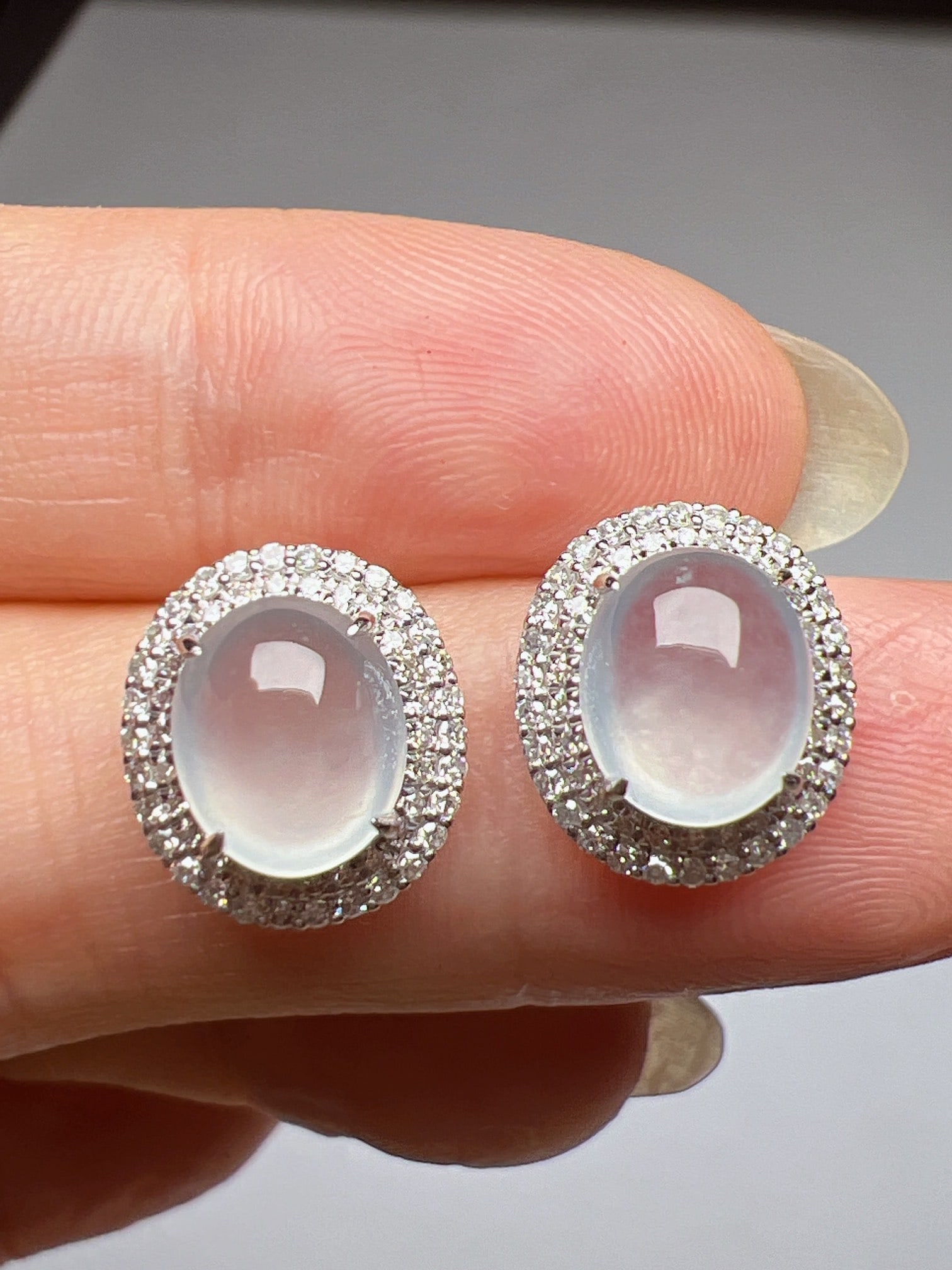 A Pair of Exquisite 18k Gold Diamond Inlaid Jadeite Earrings: A Pair of Exquisite 18k Gold Diamond Inlaid Jadeite Earrings,Size(Loose Stone):0.3inx0.3in 一对18k金钻镶嵌翡翠耳钉