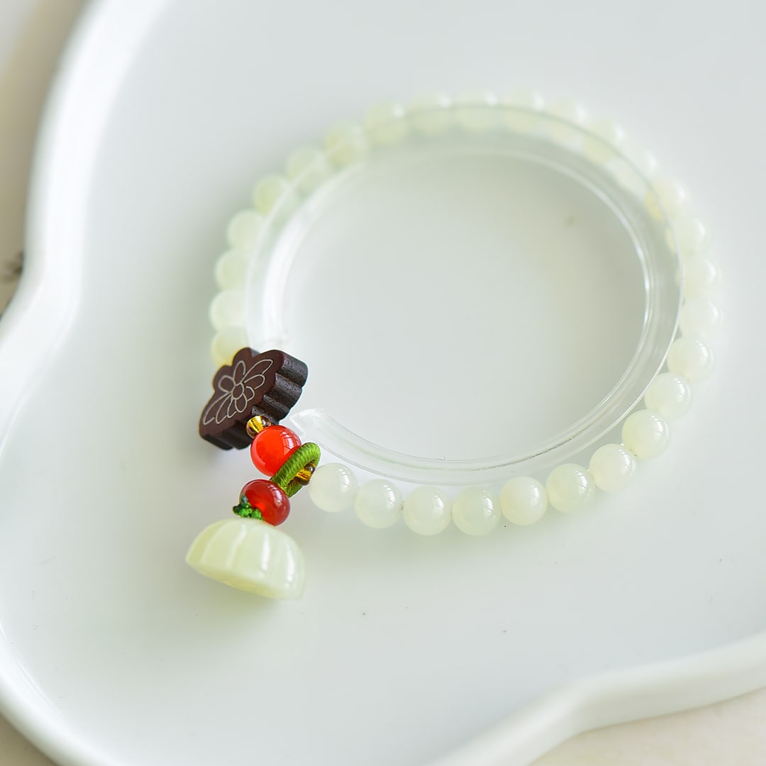 An Exquisite White Jade Bracelets: An Exquisite White Jade Bracelets,Size:0.2inx0.2in 白玉手链