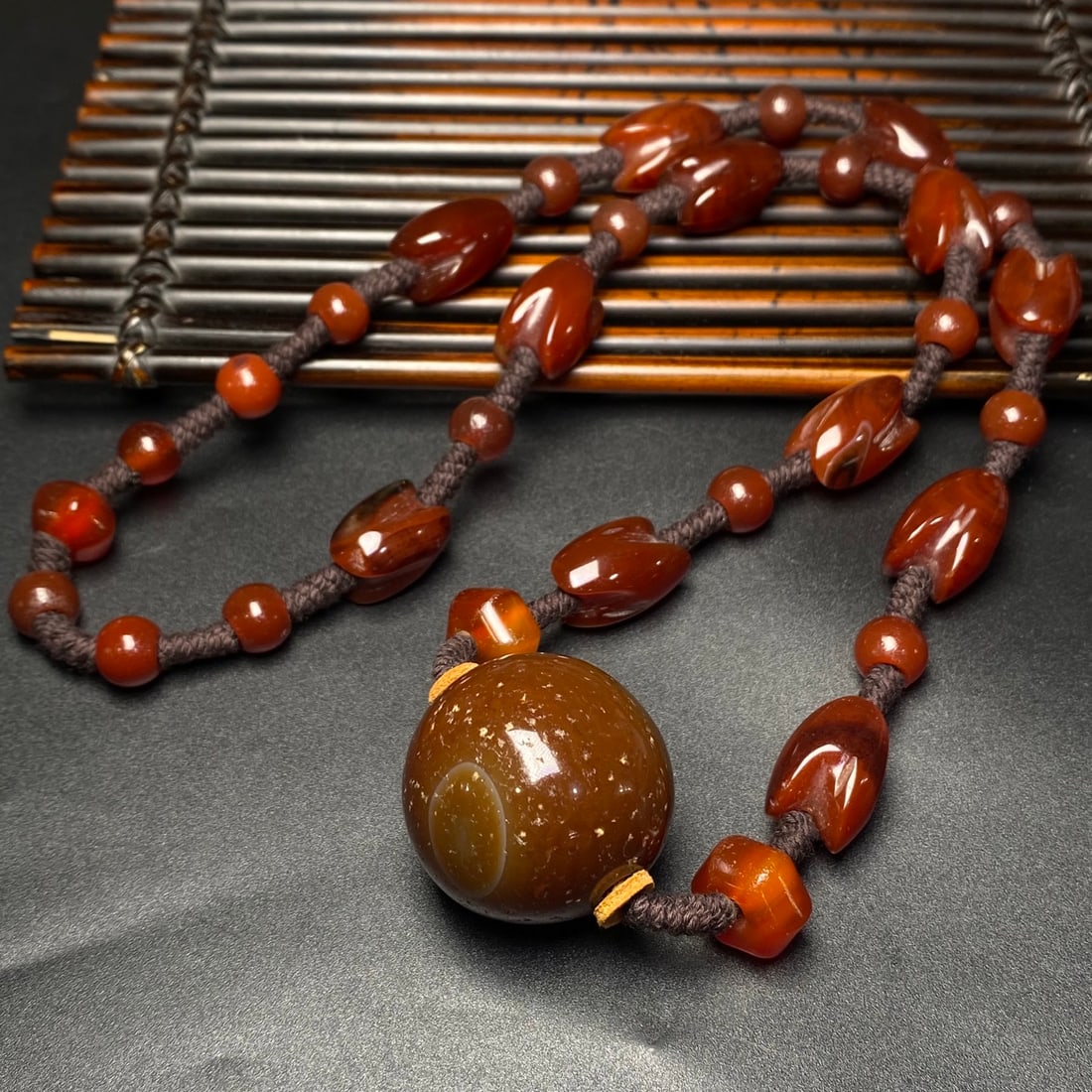 A Precious Agate Necklace - 3