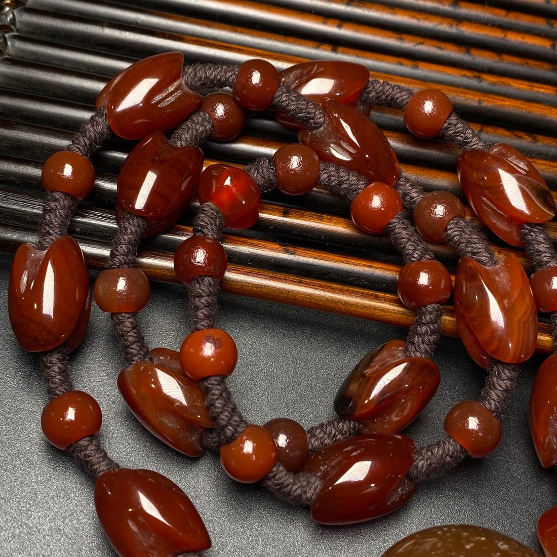 A Precious Agate Necklace - 5