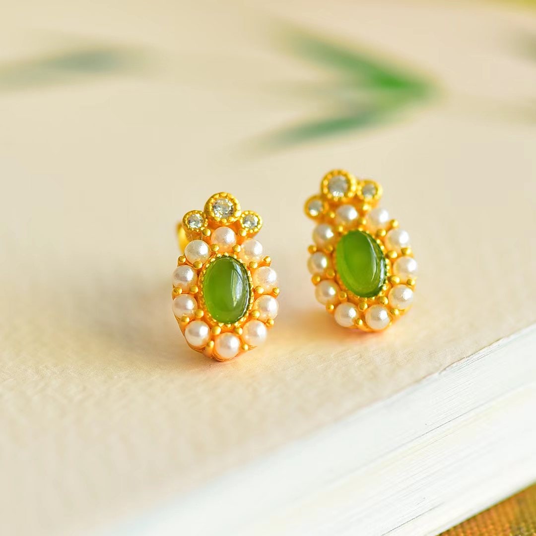 A Pair of Exquisite Sterling Silver-Gold Plated Inlaid Jasper Earrings,Inlaid Pearl: A Pair of Exquisite Sterling Silver-Gold Plated Inlaid Jasper Earrings,Inlaid Pearl 一对纯银镀金镶碧玉耳环,嵌珍珠