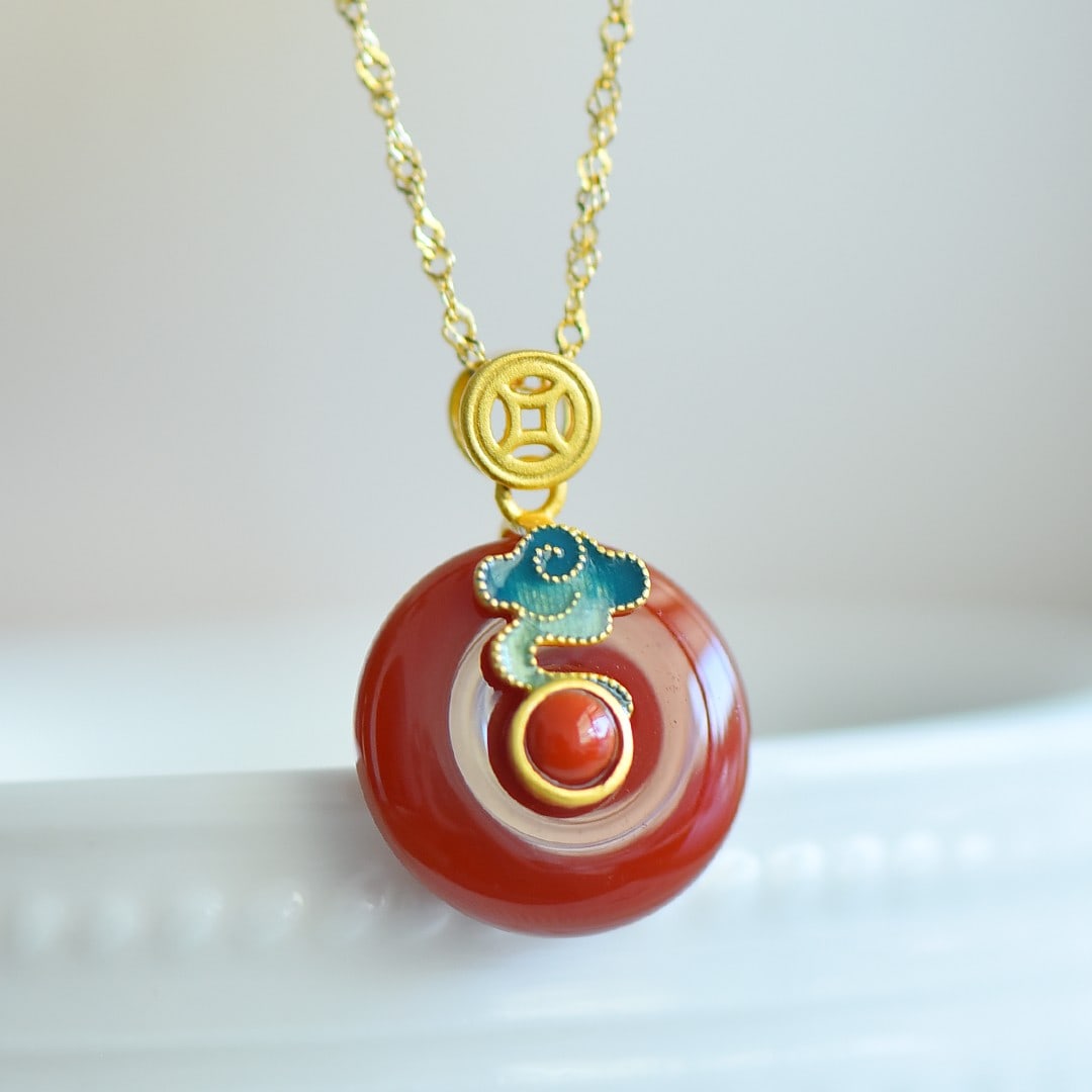 An Exquisite Sterling Silver-Gold Plated Inlaid Agate Enamel Pendant: An Exquisite Sterling Silver-Gold Plated Inlaid Agate Enamel Pendant,Size:0.7inx0.7in 纯银镀金镶玛瑙珐琅吊坠