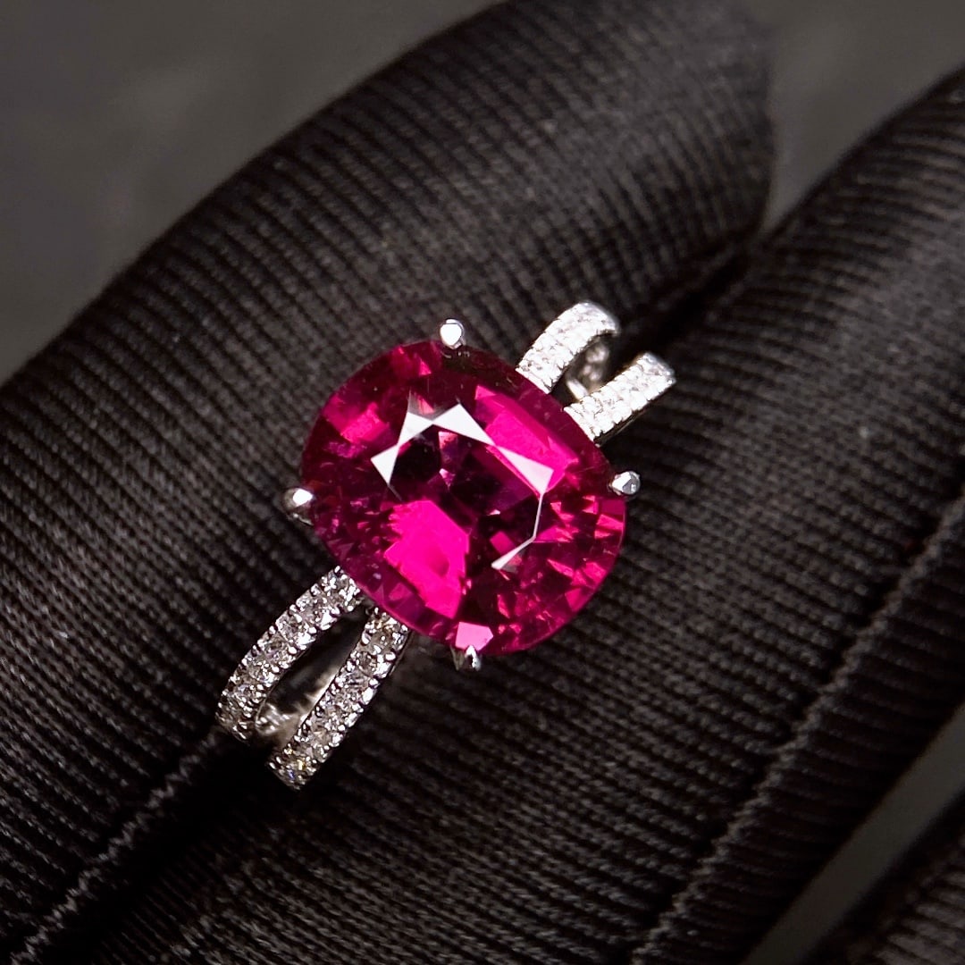 4.3Ctw Natural Tourmaline Ring: 4.3Ctw Natural Tourmaline Ring,Size:0.4inx0.4in 4.3Ctw天然碧玺戒指