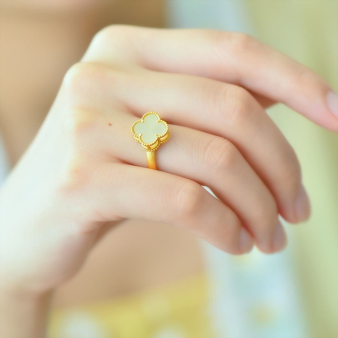 An Exquisite Sterling Silver-Gold Plated Inlaid White Jade Ring: An Exquisite Sterling Silver-Gold Plated Inlaid White Jade Ring,Size:0.4inx0.4in 纯银镀金镶白玉戒指