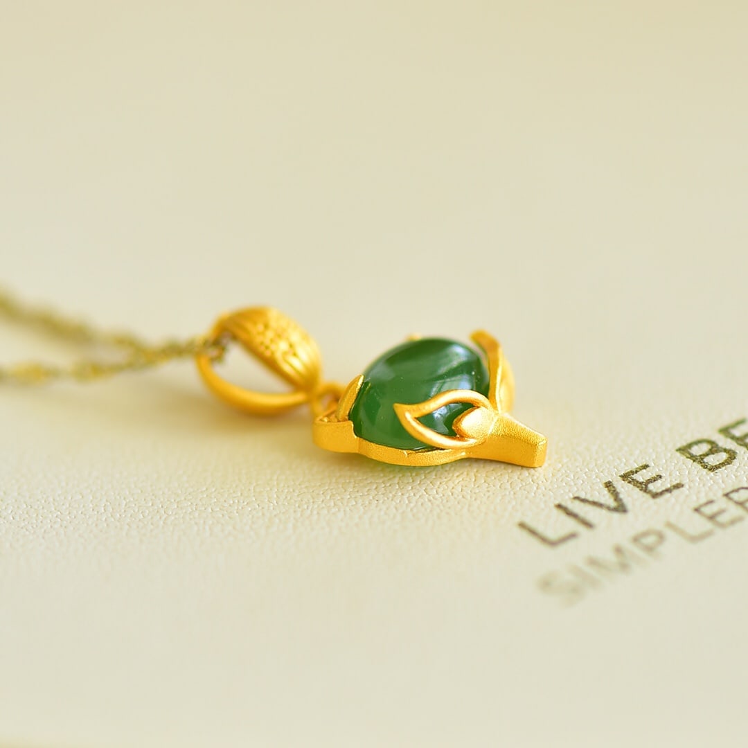 An Exquisite Sterling Silver-Gold Plated Inlaid Jasper Pendant: An Exquisite Sterling Silver-Gold Plated Inlaid Jasper Pendant,Size:0.3inx0.4in 纯银镀金镶碧玉项链