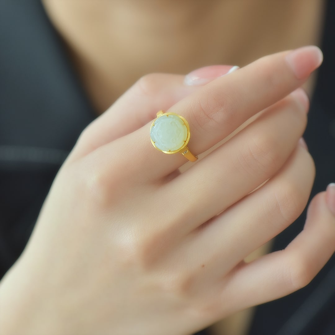 An Exquisite Sterling Silver-Gold Plated Inlaid White Jade Ring: An Exquisite Sterling Silver-Gold Plated Inlaid White Jade Ring,Size:0.5inx0.5in 纯银镀金镶白玉戒指