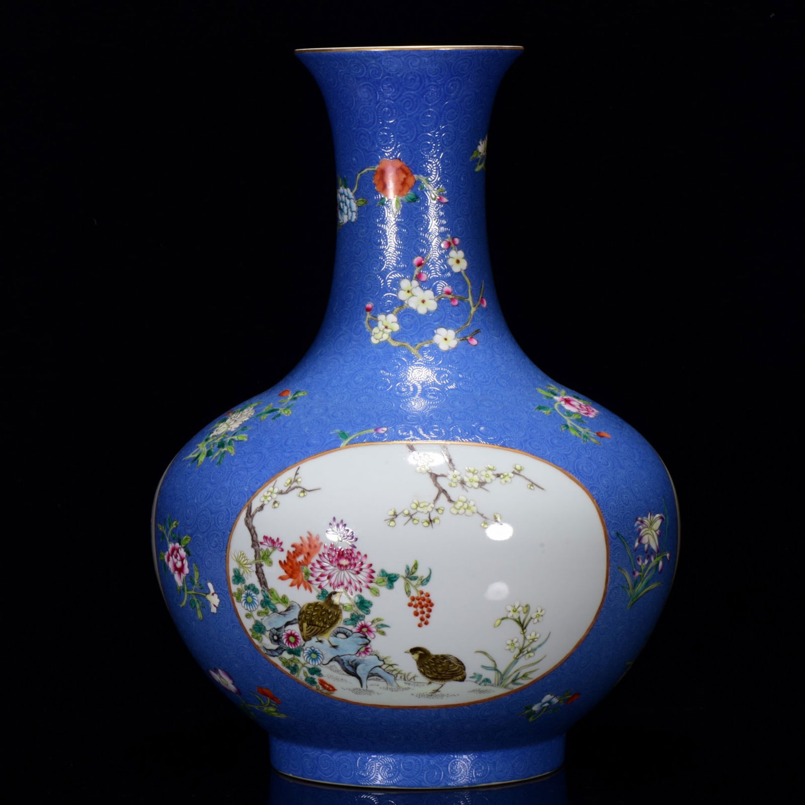 An Exquisite Famille-Rose Flower and Bird Pattern Vase: An Exquisite Famille-Rose Flower and Bird Pattern Vase,Qing Dynasty,China,Qianlong Six-character Mark,Size:13.8inx10.2in 