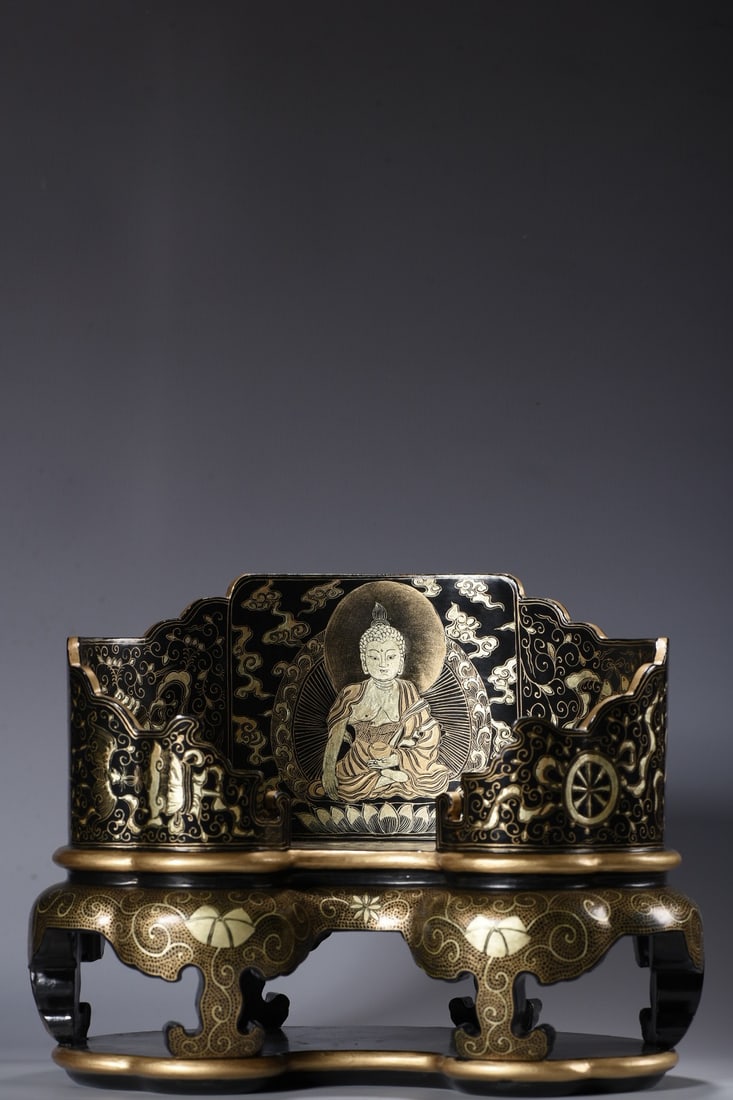An Exquisite Carved Lacquer Painted Gold Buddha Statue Pattern Throne,with Scriptures: An Exquisite Carved Lacquer Painted Gold Buddha Statue Pattern Throne,with Scriptures,Qing Dynasty,China,Qianlong Six-Character Mark,Size:8.3inx11inx7.1in,Weight:1370g 