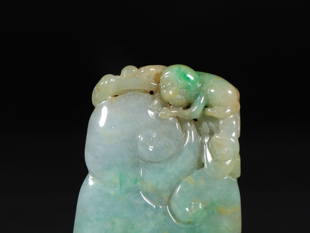 An Exquisite Jadeite Monkey Pattern Pendant - 2