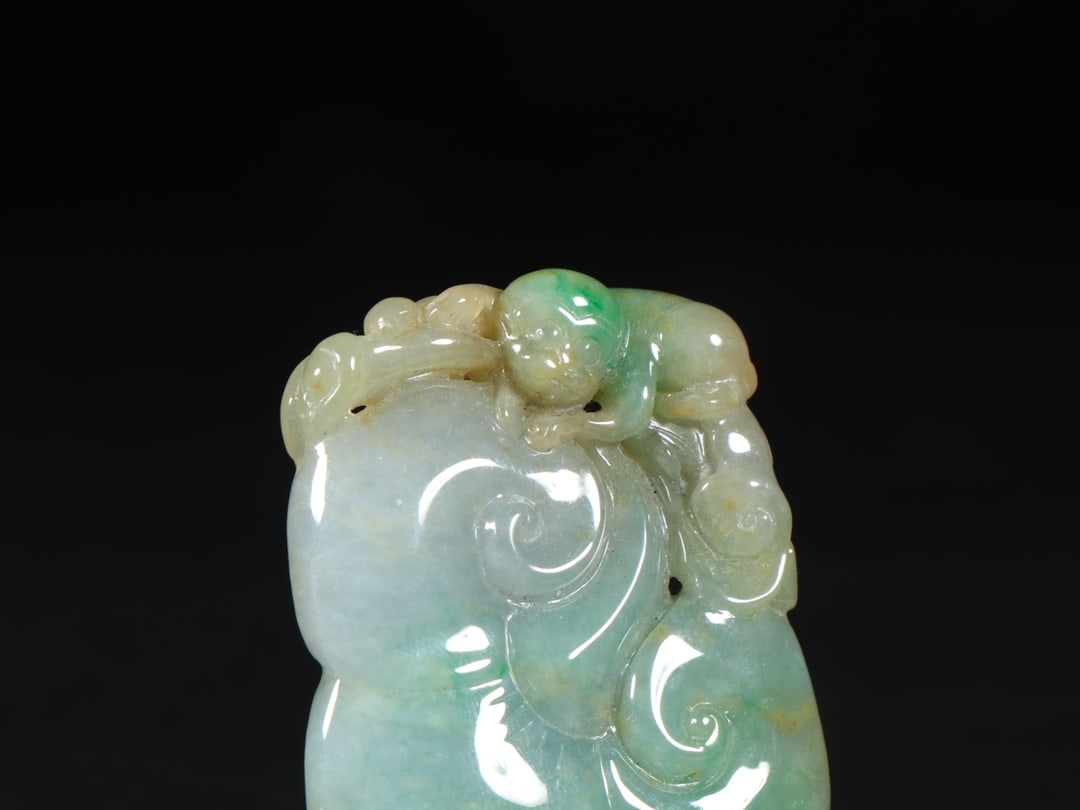 An Exquisite Jadeite Monkey Pattern Pendant - 4