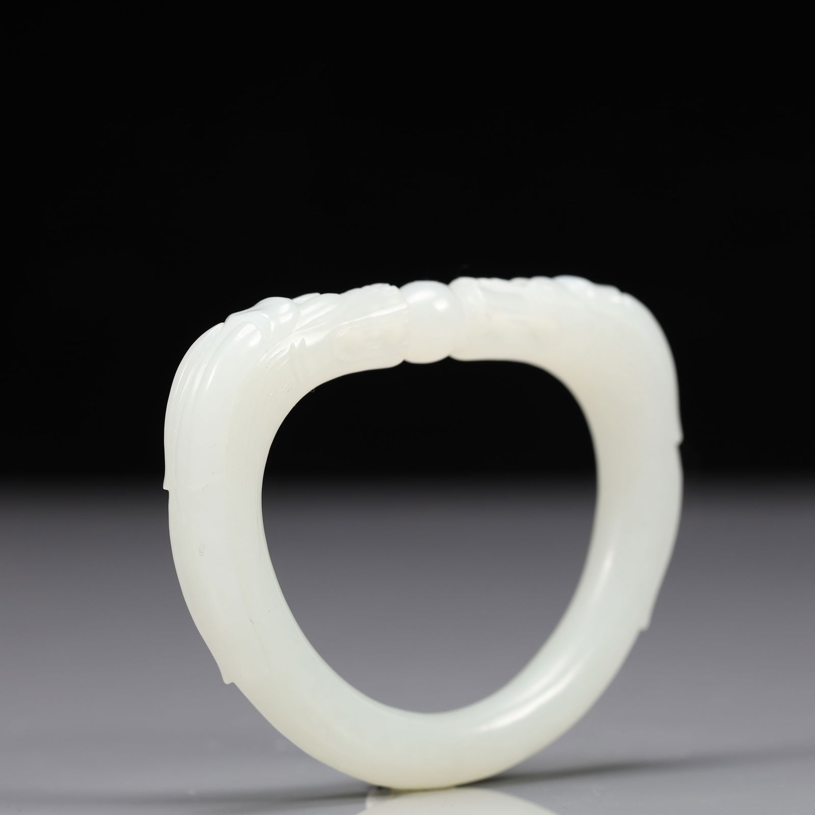 An Exquisite White Jade Dragon Pattern Bracelets - 3