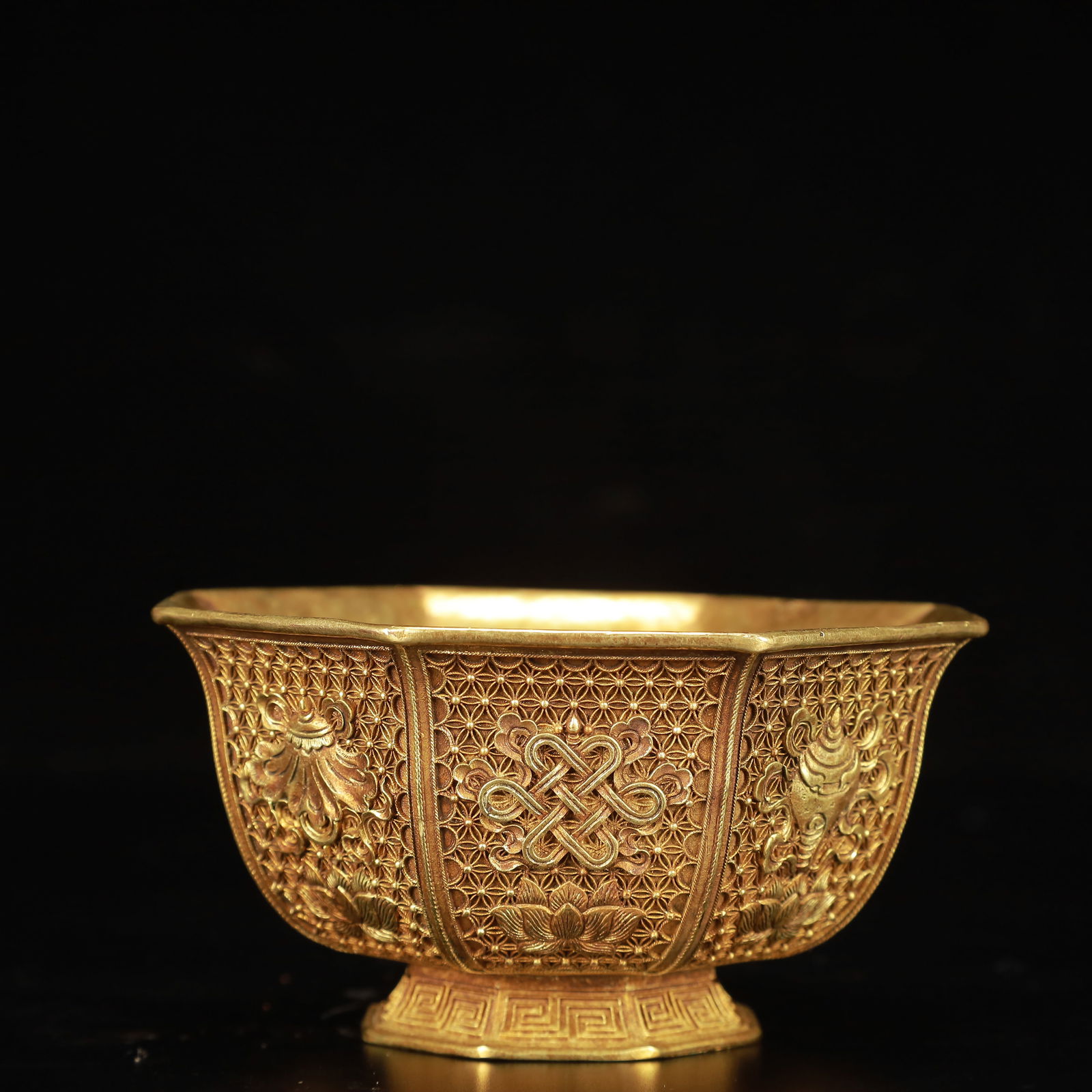 An Exquisite Gilt Bronze Eight Treasures Pattern Bowl: An Exquisite Gilt Bronze Eight Treasures Pattern Bowl,Qing Dynasty, China,Qianlong Four-character Mark,Size:4.5inx2.4in,Weight:400g 铜鎏金八宝纹碗,中