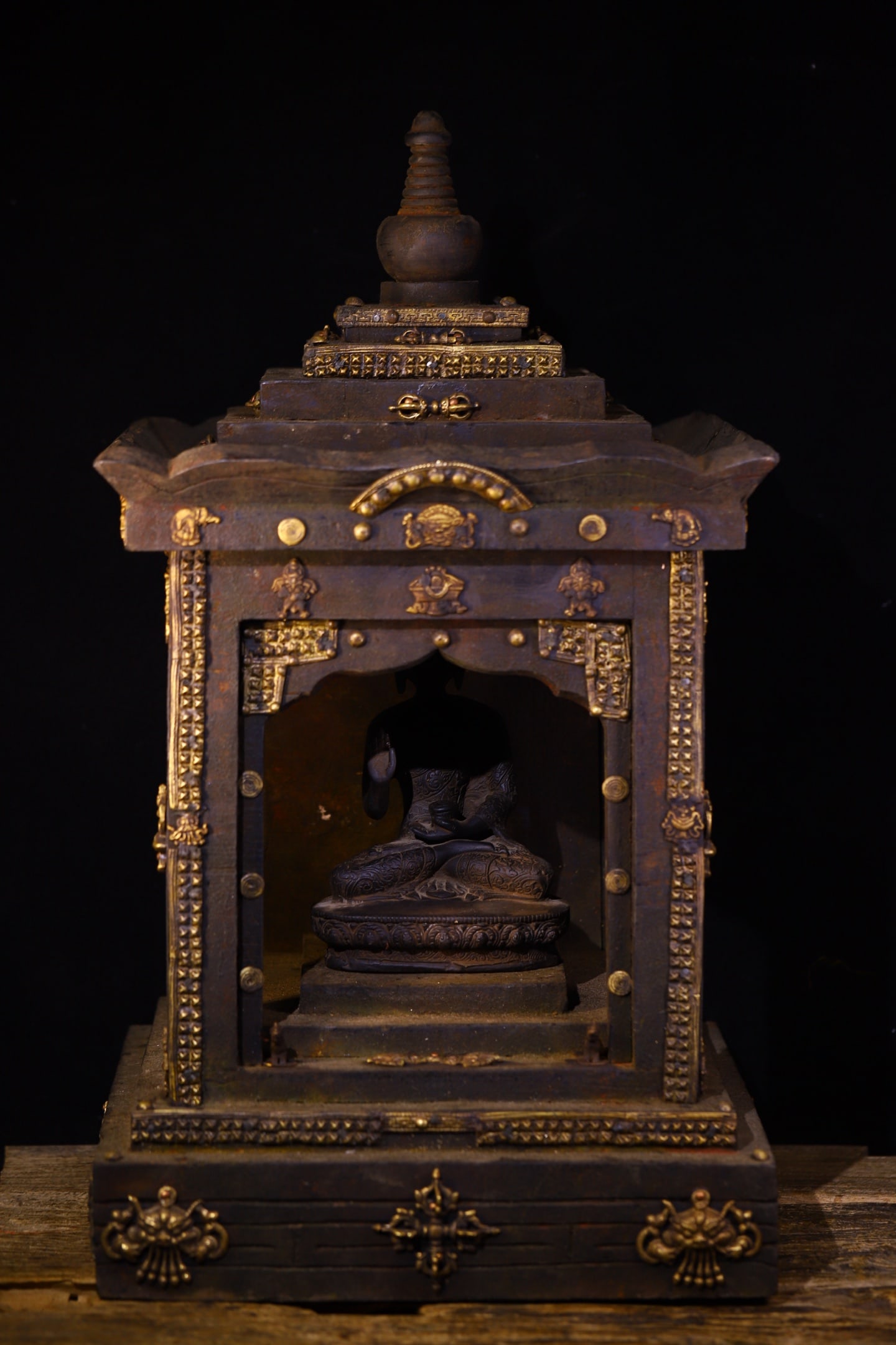 A Rare Bronze Statue of Sakyamuni Niche: A Rare Bronze Statue of Sakyamuni Niche,Qing Dynasty,China,Size:(Niche)26.8inx15in,(Buddha Statue)8.7inx5.9in,Weight:1400g 