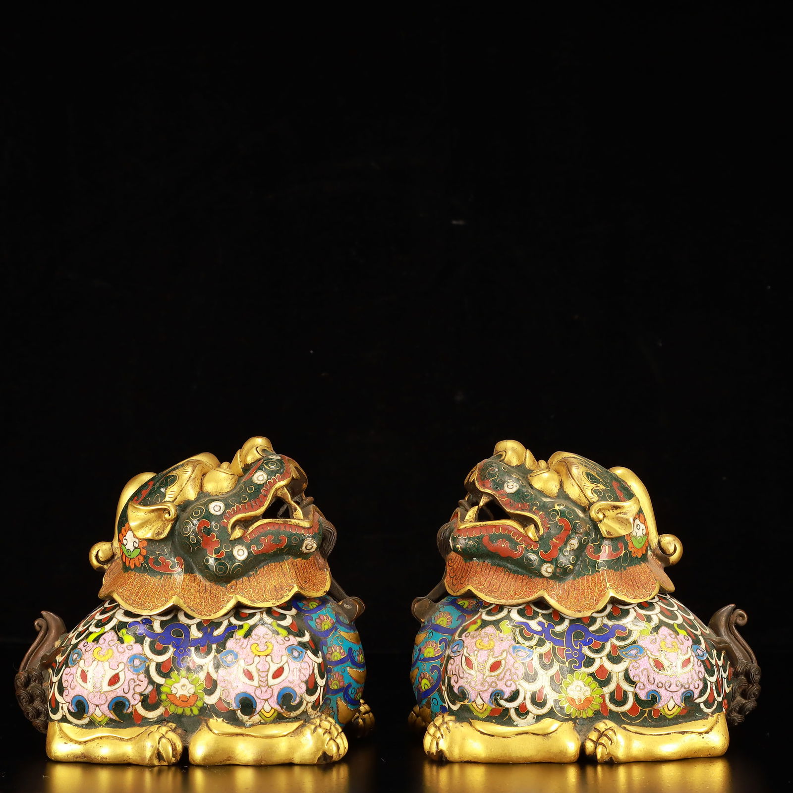 A Pair of Exquisite Cloisonne Flower Pattern Unicorn Censer: A Pair of Exquisite Cloisonne Flower Pattern Unicorn Censer,(A type of enamelware with metal wires separating colored glaze, originating in China),Qing Dynasty,China,Kangxi Four-character